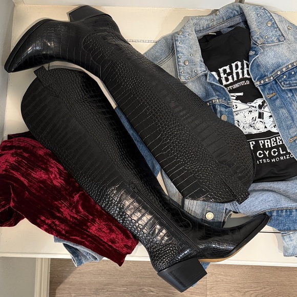 Gianni Bini Shoes - Gianni Bini Black Croc-Embossed Winter Boots, worn once